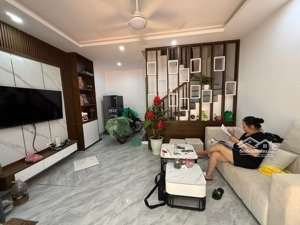 tân mai 33m2 ngõ thông 5 tầng vị trí đẹp