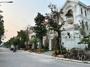 chính chủ, bán gấp biệt thự phú lương, 200m, giá cực tốt 37.2 tỷ, lh 