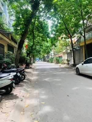 chủ lo việc gấp bán 4 tầng nguyễn khuyến 63m2, 15tỷ hơn 4 tầng vỉa hè rộng