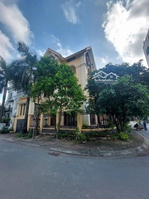 cho thuê nhà biệt thự lô góc gần đường vạn phúc, giá 35 triệu đất 200m2 xây dựng 150m2 * 4 tầng
