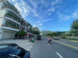 villa 3 mặt tiền view biển hoàng sa vị trí tuyệt đẹp