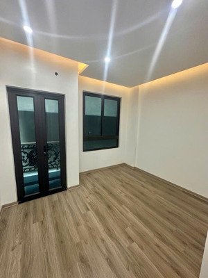 nhà đẹp đường láng - vị trí đắt giá quận đống đa - dt 40m2 5 tầng. mt 4m. giá 10 tỷ