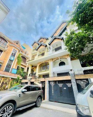 cho thuê nhà khu biệt thự số 112/3b phổ quang, phường 9, quận phú nhuận