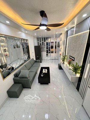 cho thuê nhà phân lô nguyễn chí thanh - huỳnh thúc kháng 45m x 5 tâng kd hay vp,ở đều đẹp 16,5tr/th