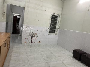 căn hộ lầu 4 - cc thanh niên - tân bình - có gác rộng rãi - ở ngay