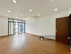 văn phòng 35m2 có ban công lớn, view công viên, thang máy, máy lạnh, hầm để xe - giá thuê 7.5 tr