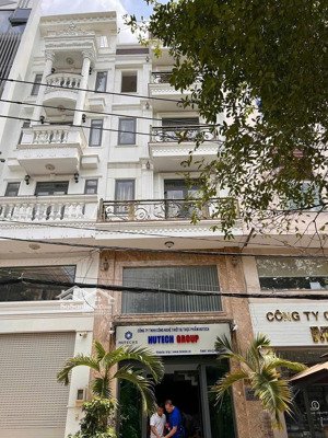 bán nhà mặt tiền dương quảng hàm đối diện tòa án đang cho thuê 23 triệu/tháng