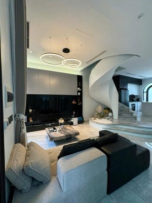 cho thuê biệt thự 150m2, mặt tiền: 8.3m, xây 4 tầng. giá: 18tr/th. lh: 