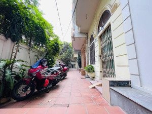 bán nhà ngõ 1194 đường láng . khu phân lô cán bộ , an ninh đỉnh , dân trí cao , tiện ích ngập tràn