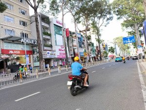 khuôn đất 3 mt phạm văn đồng, tp. thủ đức, dt: 35 x 38m (1300m2), xd cao tầng, giá 182 tỷ