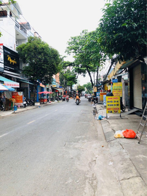 mặt tiền kinh doanh gần khu tân hương dt 8mx23m cấp 4 giá 18 tỷ