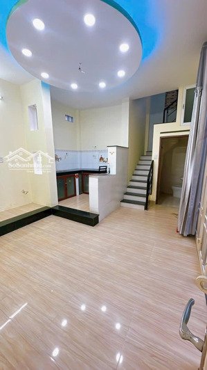 cho thuê nhà 3 phòng ngủ hẻm xe hơi quận 4