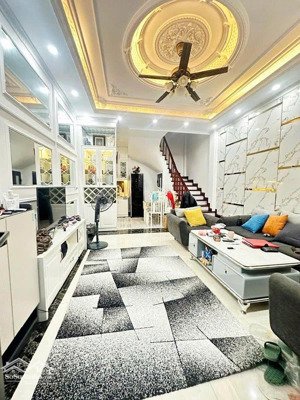 bán nhanh căn nhà 42m2 nhà 4 tầng mặt ngõ đường láng, đường trước nhà 3m, giá nhỉnh 10 tỷ