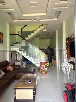 bán nhà gấp để về quê 1 trệt 2 lầu ,p. long phước quận 9 - dt : 56,6m2 , dtsàn 127m2 giá 3.2 tỷ