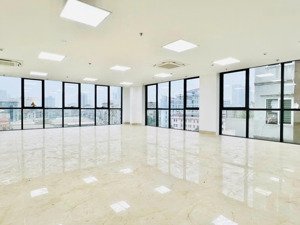 bán toà building láng hạ, dt 120m x 8t, lô góc 3 mặt thoáng, vỉa hè rộng, thang máy, pccc, dt 200tr