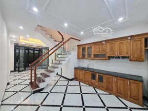 bán nhà giải phóng 48m2 5 tầng mt 4m 4 phòng ô tô đỗ cửa 9.9 tỷ