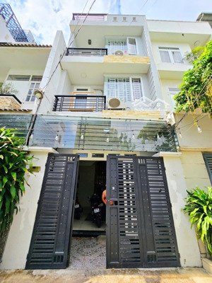 nhà đẹp hẻm xe hơi. gần bệnh viện lê văn thịnh, thông ra nguyễn duy trinh, duy chuyển thuận tiện