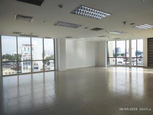 văn phòng hạng b+ 300m² mặt tiền cống quỳnh quận 1. giá 112tr/thg không gian hiện đại view thoáng