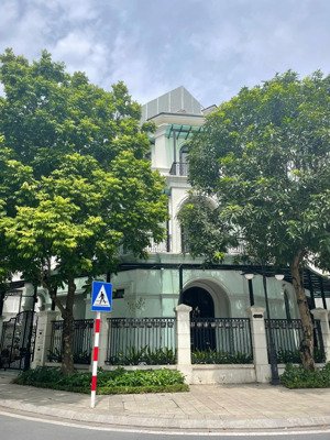 chính chủ bán biệt thự góc sao biển 5,hướng đông nam-đông bắc,287,6 m2,vinhomes ocean park1 gia lâm