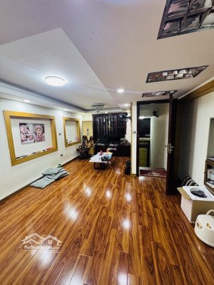 nhà đẹp 6 tầng gara ô tô ngõ ô tô tránh 50m ra phố nguyễn văn cừ 16.5 tỷ