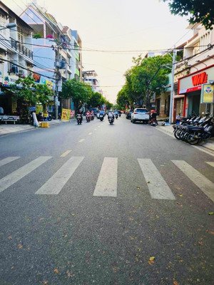 mặt tiền bàu cát- 120m2 ( 5.5x22m ) cấp 4 tiện xây chdv 7 tầng- chỉ 20 tỷ tl