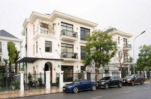 bán nhà mặt phố ngọc lâm, dt 70m2 x 2mặt tiền x vỉa hè x view dự án vin gia thụy tỷ đô, giá 18.6 tỷ