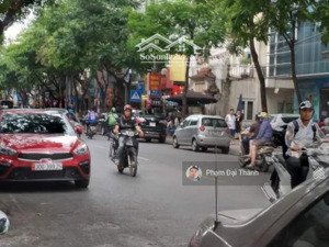 bán nhà mặt phố ngọc lâm, dt 70m2 x vỉa hè x 7 tầng x thang máy x nội thất cao cấp, dòng tiền