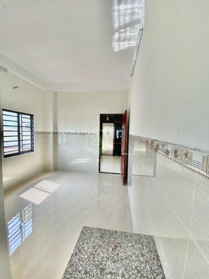 p3tr7 cửa sổ lớn, máy lạnh gần ngã tư thủ đức & các trường đh, khu công nghệ cao