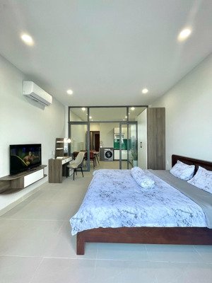 căn hộ 1 phòng ngủ, có ban công, máy giặt riêng, gần sân bay tân sơn nhất