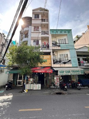 19.5 tỷ giảm sâu 17.5 tỷ bán gấp nhà 5 tầng mt nguyễn hồng đào, đẹp nhất đường vào kinh doanh ngay