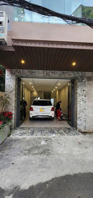 bán nhà bồ đề long biên ,nhà mới, đẹp- 48m2 , 14,8ty oto ngủ trong nhà - thang máy- 30m ra mặt phố