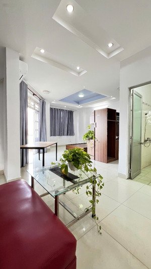 phòng ban công 2 mặt tiền full nội thất cao cấp, giá tốt 4tr3, 40m2