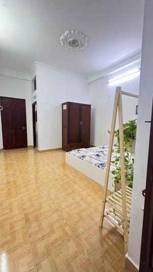 cho thuê phòng ban công giếng trời sau tách bếp nội thất cao cấp