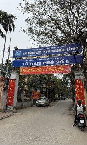 nhà 2 tầng mặt tiền 4,3 m phôn lô ô tô trước sau nhà khu mỏ b