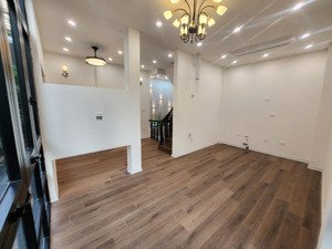 bán nhà riêng tại mai động, 7,15 tỷ, 40,6m2, đẹp, nhiều tiện ích