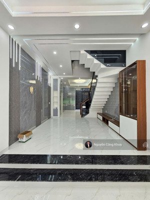 bán nhà đúc 3 tấm hoàn công, 4 phòng ngủ, sân ô tô, gần chợ phú phong 300m, p. bình chuẩn, thuận an