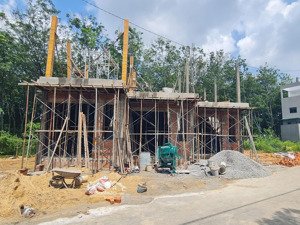 nhà 1 trệt 1 lầu ngay bệnh viện 1500 giường cho y - bác sĩ sắp về công tác - e tặng iphone 16 liền