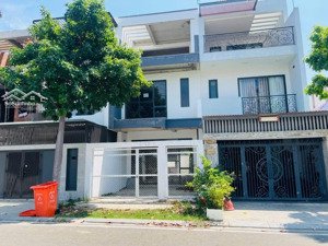 bán nhà thô gói 7-mỹ gia đối diện sân bóng.