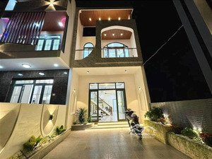 hot bán nhà đẹp tại đường thái phiên, p9, q11. 3 tầng, giá sốc. hẻm xe hơi. giá 2,86tỷ. x765069021