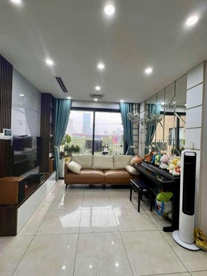 cần bán gấp căn chung cư thăng long 112m, 3 ngủ, 2 wc, tầng thấp , lô góc