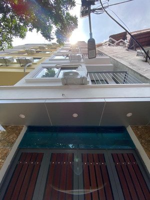 bán nhà võ chí công, nghĩa đô, dt 38m2 x 5 tầng lô góc cực kỳ thoáng, gần phố