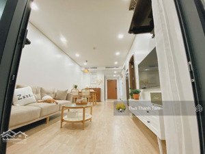 bán gấp chung cư bàu cát ii (thang bộ )có sổ hồng dt 47m2 1 phòng ngủ 2ty25. lh tâm