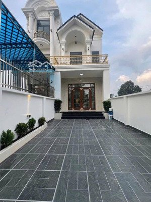 nhanh thì còn , nhà đẹp phường phú tân gần tp. mới , 1 trệt 1 lầu 5x30 full thổ cư ,