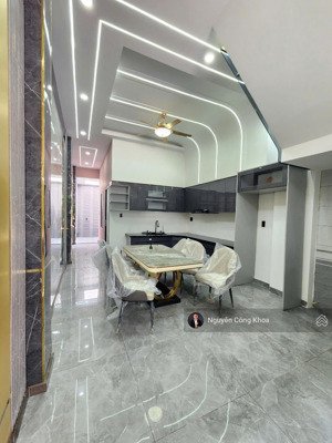 bán nhà sân ô tô, full nội thất, hoàn công, đường chính kdc gần vòng xoay an phú 900m, thuận an