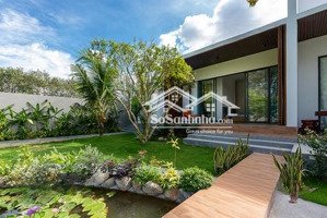 cần chuyển nhượng biệt thự sân vườn khuôn viên 2000m2 - đủ tiện ích tại trung tâm hành chính hm