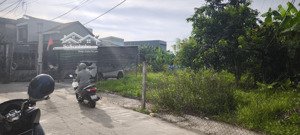 bán đất đường chính phong nam ( hòa xuân mới) , .5.5 x 20= 135m2 , nở hậu 8,8 m, lh cc, 