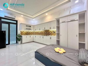 căn hộ dịch vụ mới 100% - dàn bếp lớn - thiết kế xịn xò ngay sát trần hưng đạo q5