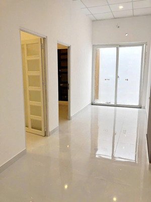 lâm văn bền q7, nhà ngang khủng 5m x 19m, hẻm xe hơi, ngay khu cư xá ngân hàng, chỉ nhỉnh 6 tỷ