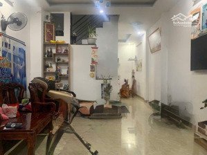 cho thuê nhà hẻm xe hơi 2 tầng 2pn 2wc. 60m2 ngang 4m. 8tr / tháng