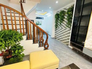 cho thuê nhà ngõ thái hà dt 45mx 5 tầng, nhà mới, ô tô đỗ cửa, 25tr/th